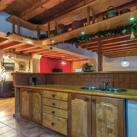 Stunning In With Jacuzzi Сasa de vacaciones