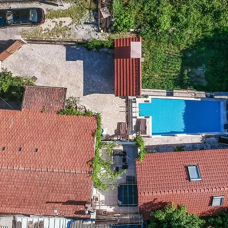 Stunning In With Jacuzzi * Sinj