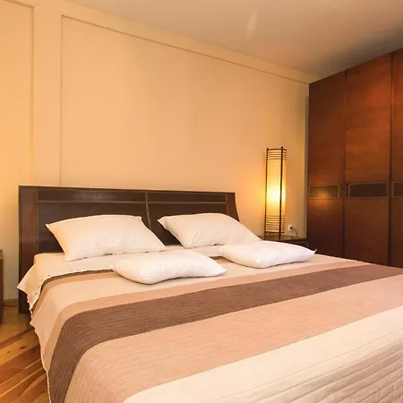 Stunning In With Jacuzzi Сasa de vacaciones *