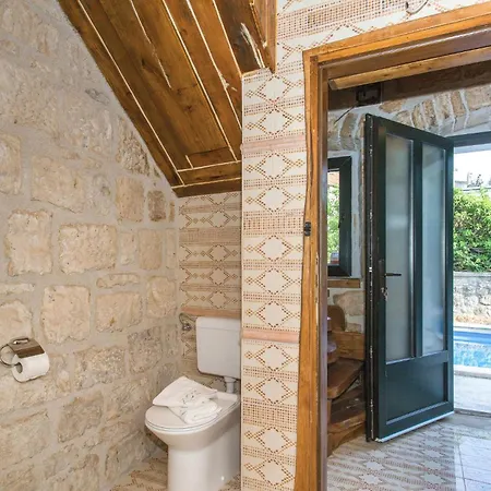 Stunning In With Jacuzzi Casa vacanze Sinj