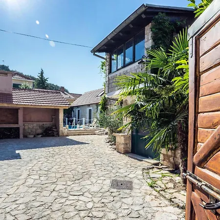 Casa de Férias Stunning In With Jacuzzi
